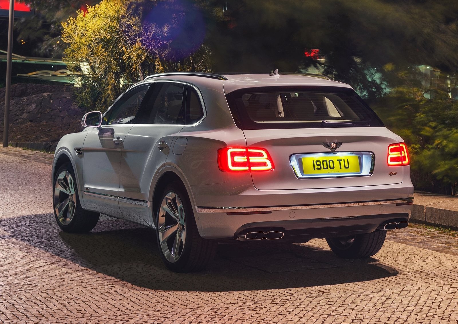 插电混动的宾利添越,bentley bentayga hybrid