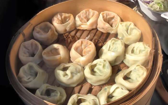 70后夫妻用面粉做的这小吃,月收入1万多,顾客