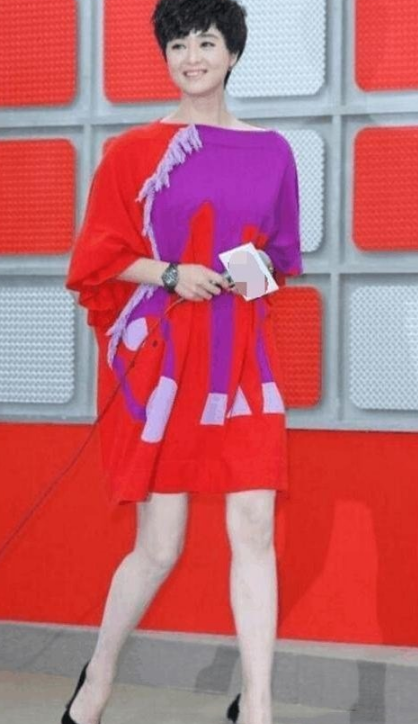 蒋欣新发型雷人,瞬间老十岁,网友直呼:辣眼睛,这