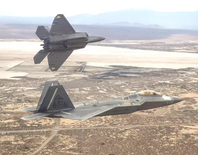 美军偷偷模拟一对一空战歼20竟然导致F22失事