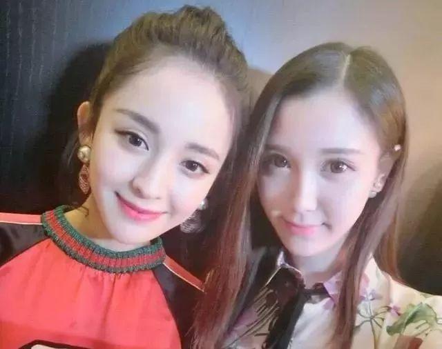 看了网红和明星的合照后,你就明白网红为什么