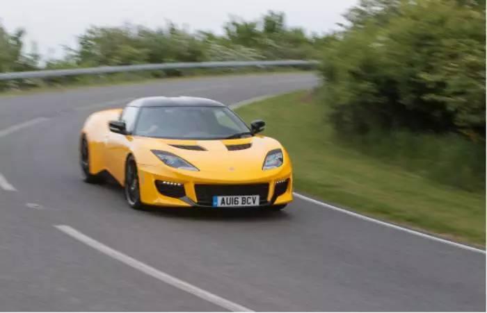 Lotus Evora 400 向传统妥协的矛盾体