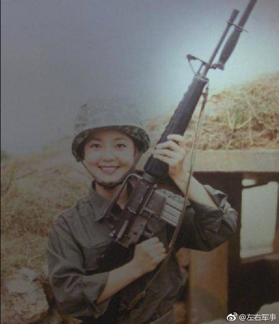 邓丽君台湾劳军照…她曾多次前往金门劳军并对