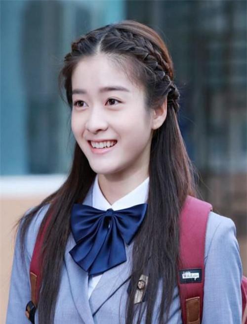 男孩子记忆中的青春，女生的校服，青色的校园