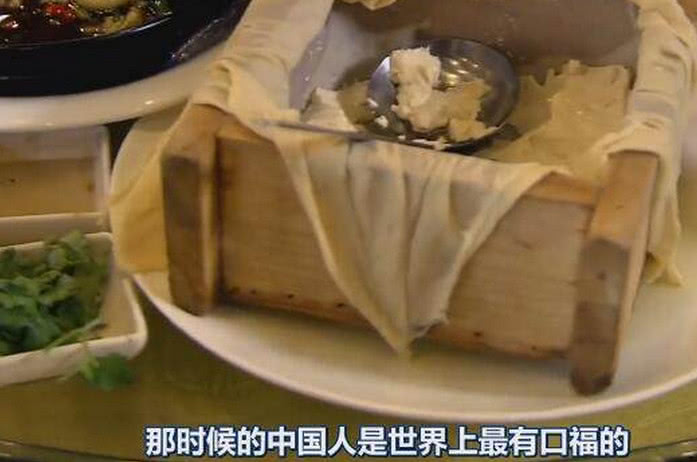 老外拍摄中国美食纪录片,第一次吃到中国菜,夸