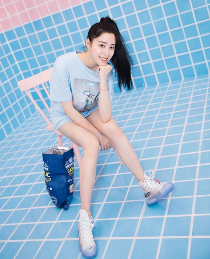 周董、欧阳娜娜轮番上脚,Off-White x Converse 是要炸?