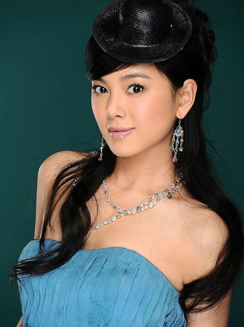 赵文琪涉足影视剧,广告,主持等领域,形象好活泼可爱,演艺精湛