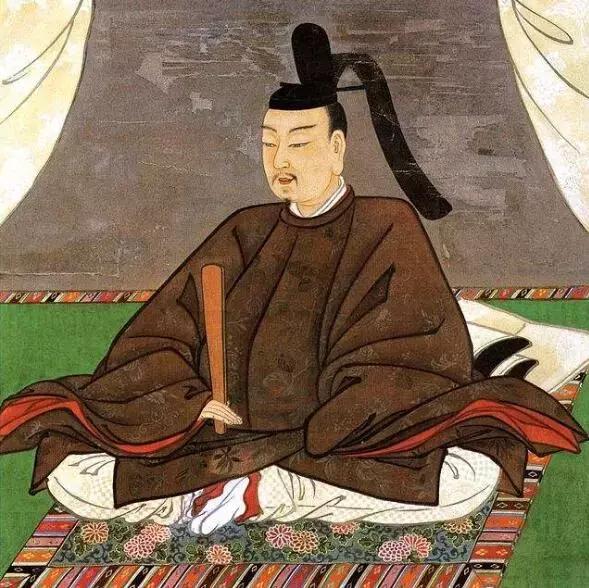 到了公元9世纪初,第52代嵯峨天皇就是藤原氏的女性所生,他在位时设置