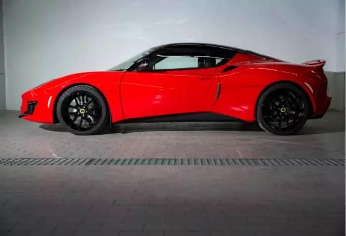 Lotus Evora 400 向传统妥协的矛盾体