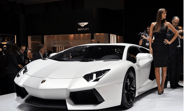 四川富豪开兰博基尼出街, 没想却被车牌抢了风头!