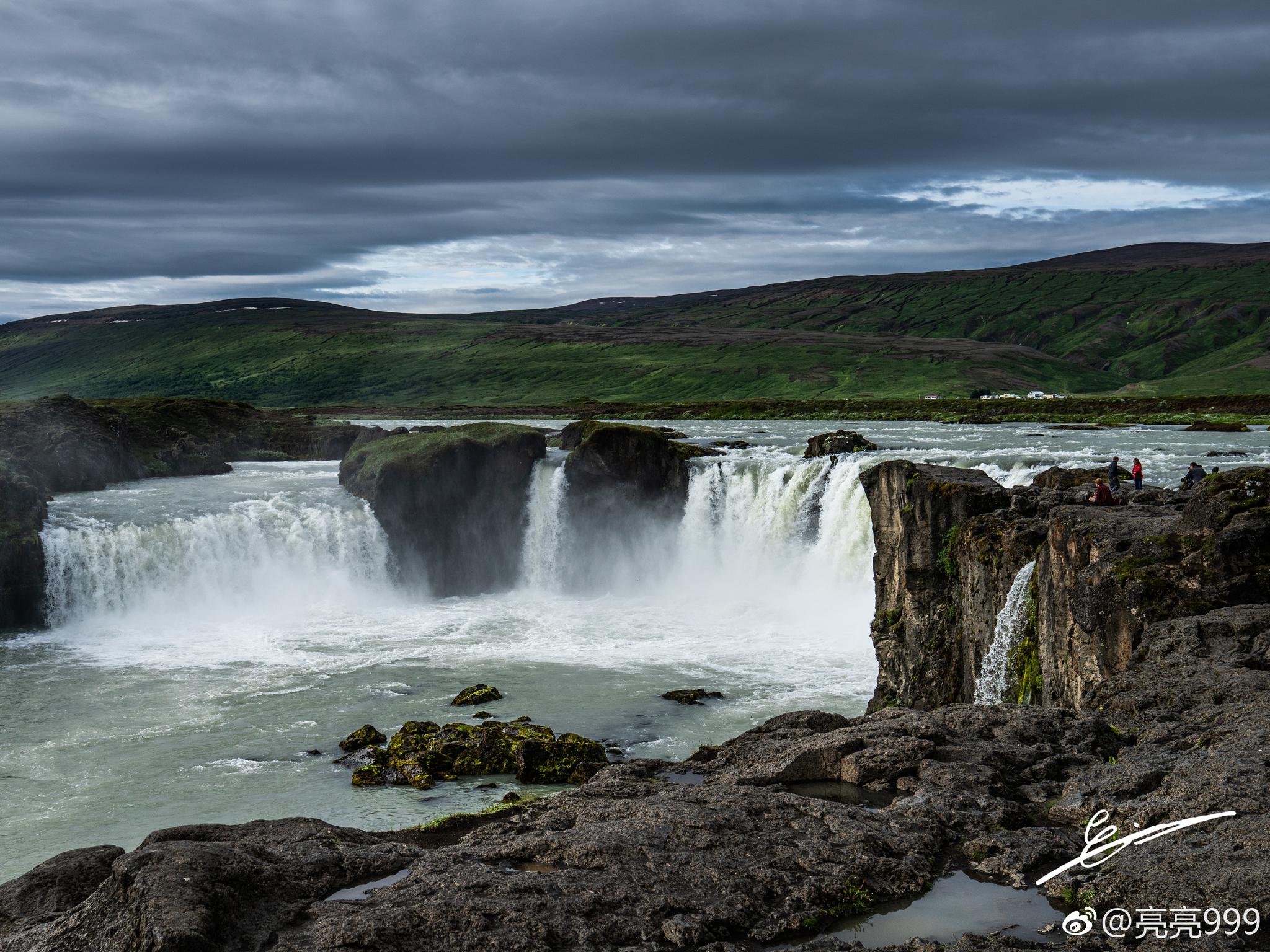 (409)冰岛有个地方叫做众神瀑布.据说几百年前