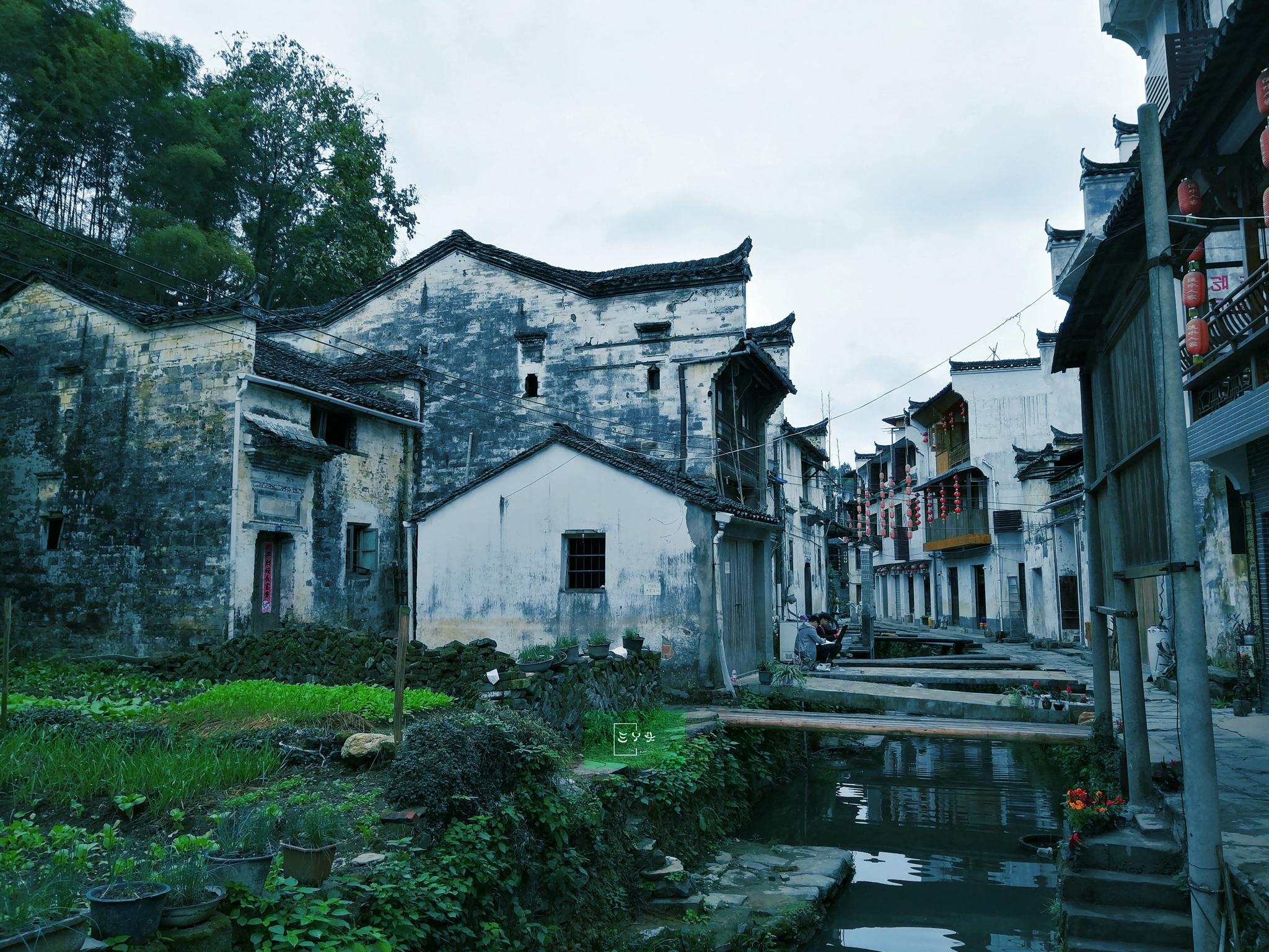 中国最美乡村婺源里的李坑村,保存中国最美廊桥和婺源最古老拱桥
