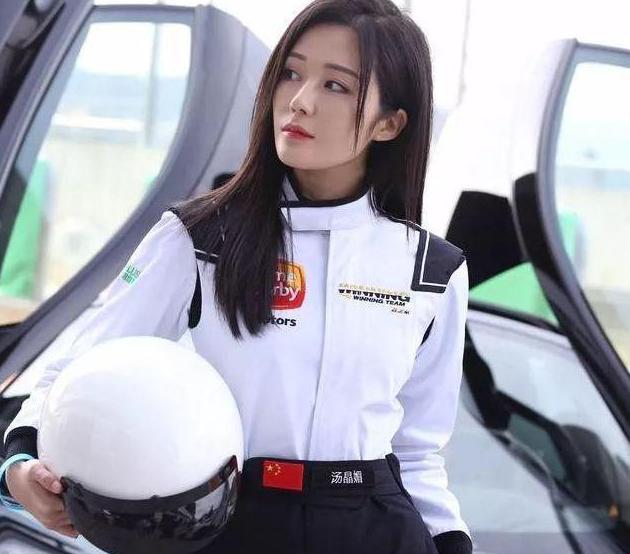 女星中的职业赛车手，她比刘涛更爱飙车，女星赛车手第一人！
