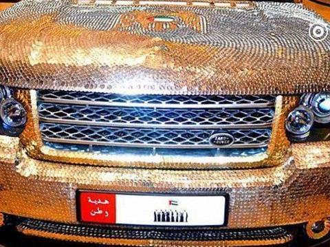 英国女子花六年把自己的车子外面打满钉子，“碰瓷”的表示没招了