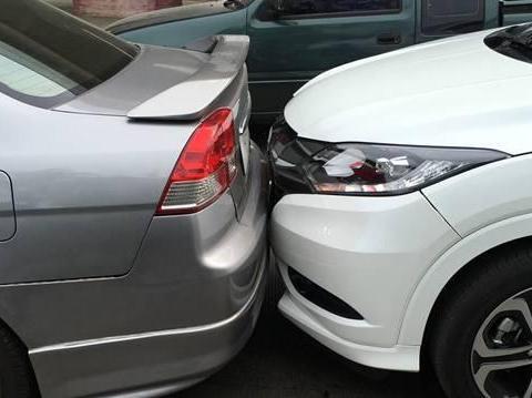 与别车相碰，我是主责，双方在维修费用上协商不成如何处理？