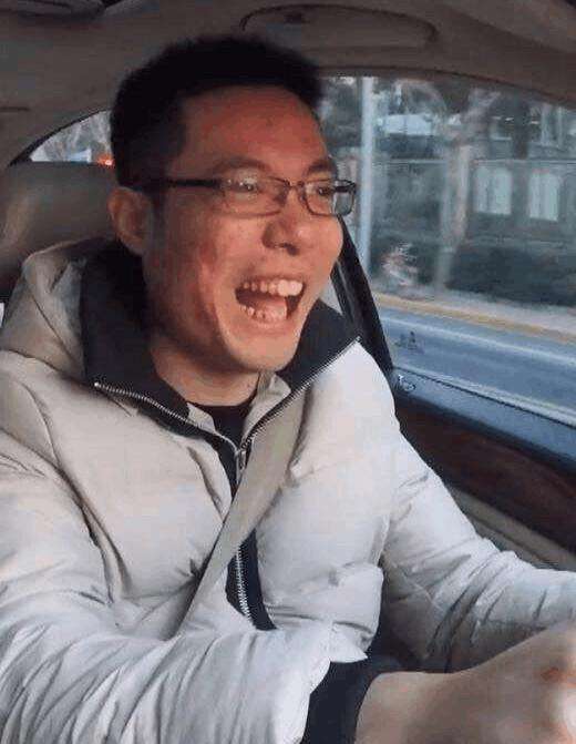 真皮沙发网吧人气爆炸, 大家都是冲着真皮沙发