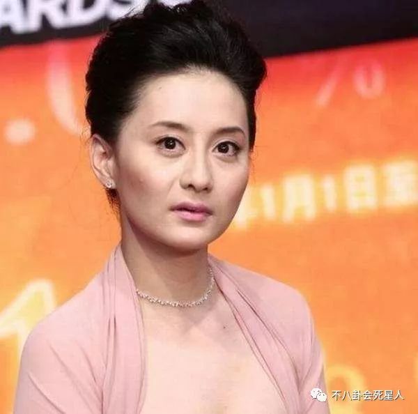angelababy晒化妆过程暴露歪嘴缺陷,但歪嘴最严重女星