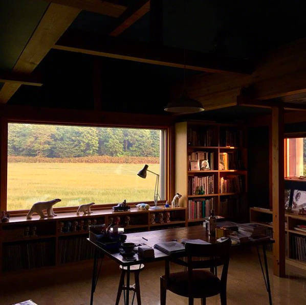 窗前的四季 | 日本艺术家奈良美智工作室窗前的