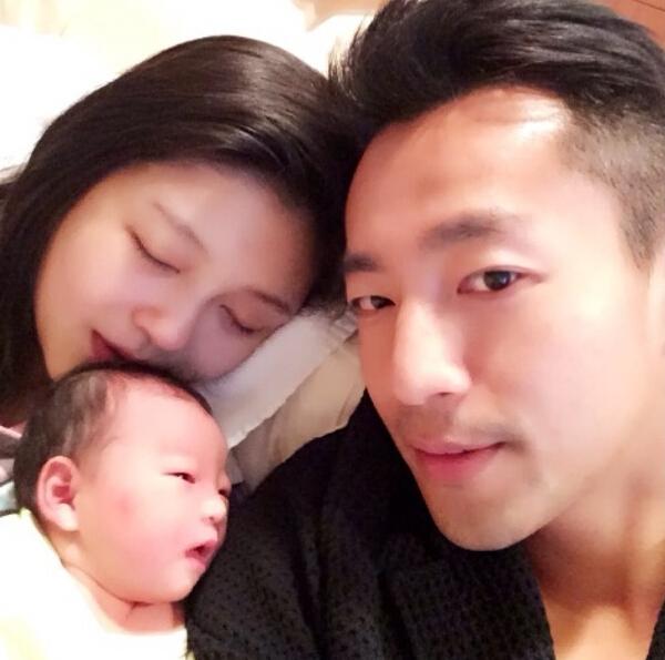 他恋爱时劈腿，婚礼上扇妻子耳光，如今卖好男人人设受追捧