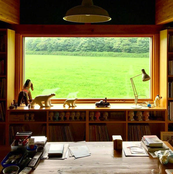 窗前的四季 | 日本艺术家奈良美智工作室窗前的