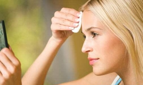 激素脸特别干紧绷掉皮,激素脸过敏要怎么才能