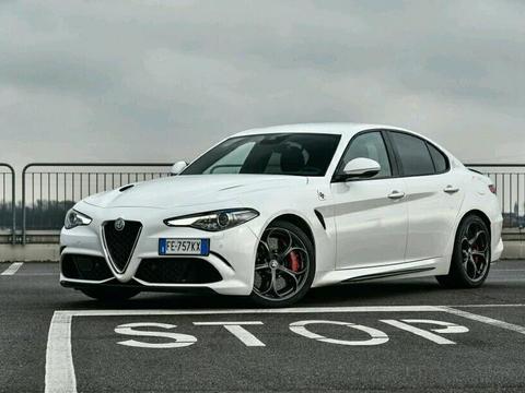 仅卖30万！却敢和法拉利比性能，奥迪都不敢嚣张