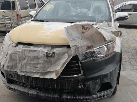 偶遇一批汉兰达运损车，车尾撞烂了，维修师傅：修好照样加价卖