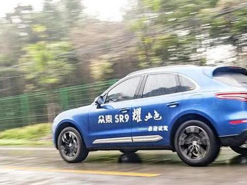 它是比亚迪劲敌，长安都不如它，乍一看超性感，买哈弗H7后悔了