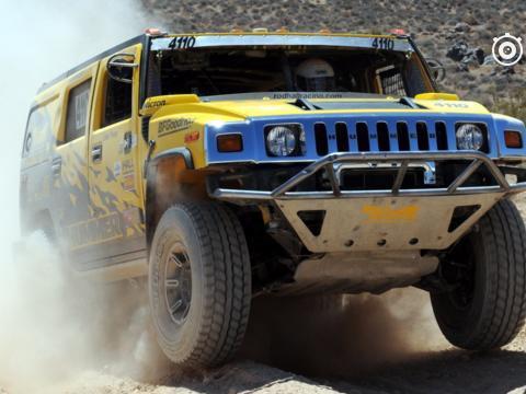 这辆车已经成为电影明星？《红海行动》还用它