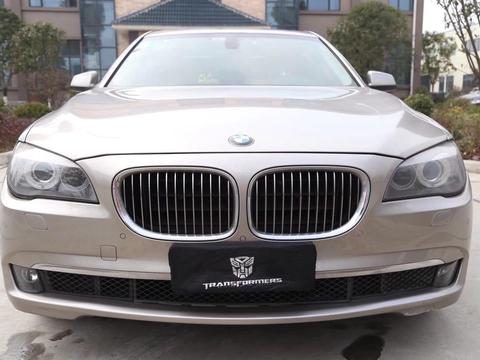 父亲给儿子买了一辆宝马730，儿子的一句话让父亲默默流下了眼泪