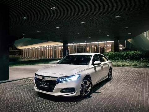 再现B级轿车的魅力 , 老车主试驾十代新雅阁