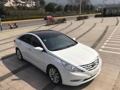 花7万买辆索纳塔8代步，当打开发动机舱的那一刻，整个人看呆了