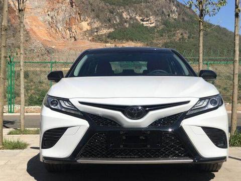 18凯美瑞“泥浆门”愈演愈烈，丰田回应：设计没问题，不美观而已