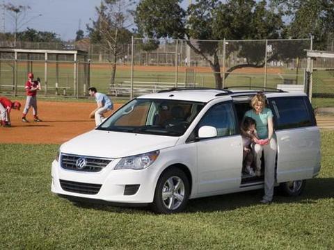 这款MPV不得了！标配7英寸大屏，搭载电动侧滑门