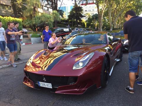 一天挣190万的名人，布加迪有2辆，车身上还刻着他名字