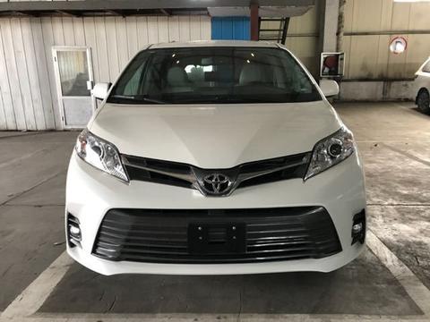 2018款墨版丰田塞纳带天窗多少钱，与老款区别？