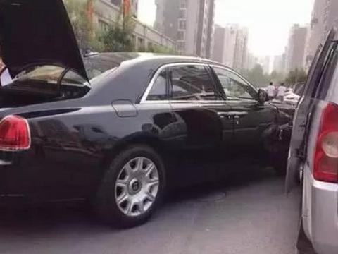 见到这款车请务必远离，前脸轻微刮蹭就花了245万维修费=