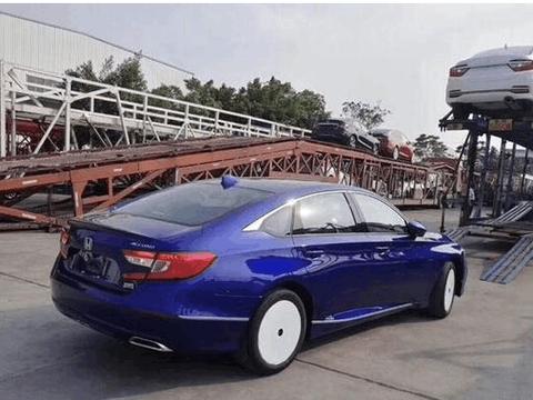 首批十代雅阁装车, 比现款雅阁更拉风, 17万的轿跑王要开卖了