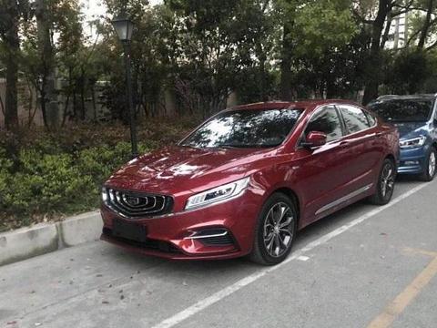 偶遇博瑞CE, 颜值赛过CC, 坐实了“最美国产中型车”称号