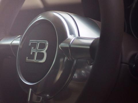 他27岁当总裁，布加迪用他名字造了3台车，车标配铂金