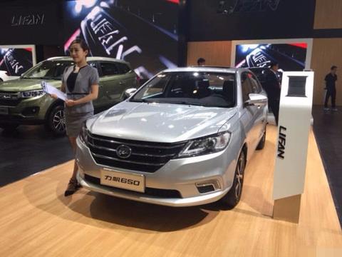 力帆650 EV简单的尾灯造型使整车造型看起来更加稳重