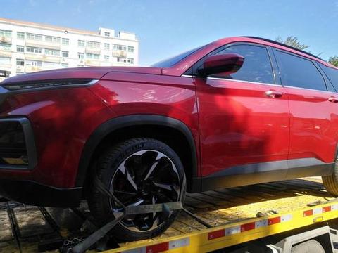 偶遇一部运输途中的宝骏530，悬挂有亮点，哈弗H6要彻底凉了？