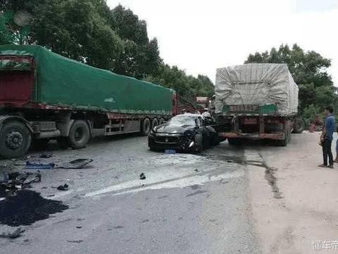 国道惊现玛莎拉蒂对撞大货车