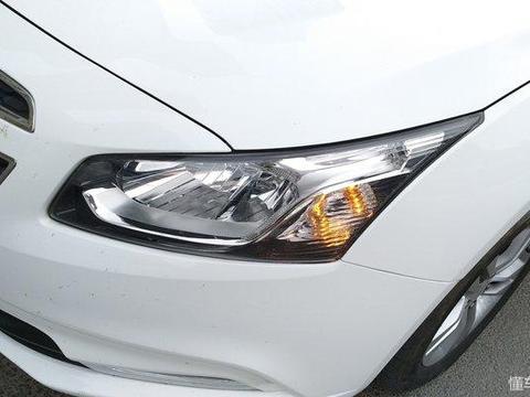 雪佛兰-科鲁兹，2015款 1.5L 经典 SE AT，操控稳健转向精准