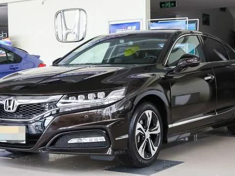 全系降价2万，18万就能入手的“日系”中级车，和凯美瑞杠上了