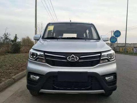 五菱宏光最强对手升级上市!搭1.5L配大7座起售4万!