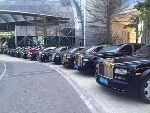 史上最牛国产车，宾利和劳斯莱斯都给它让路，全球100台卖600万！