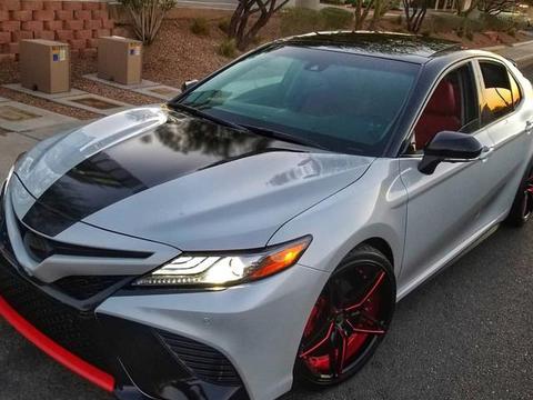 新凯美瑞轻改案例来了，换套轮毂就帅出天际，新雅阁你可怎么办？