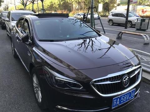 平民都能开的豪车，全景天窗+自动泊车，手握20万还买啥迈腾