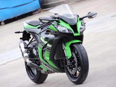 这辆川崎ZX-10R市场价22万，现4万出售，131ps马力秒杀保时捷911